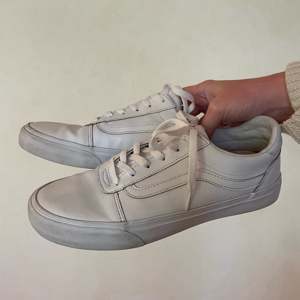 Slip On White Old Skool Vans with Elastic Tongue